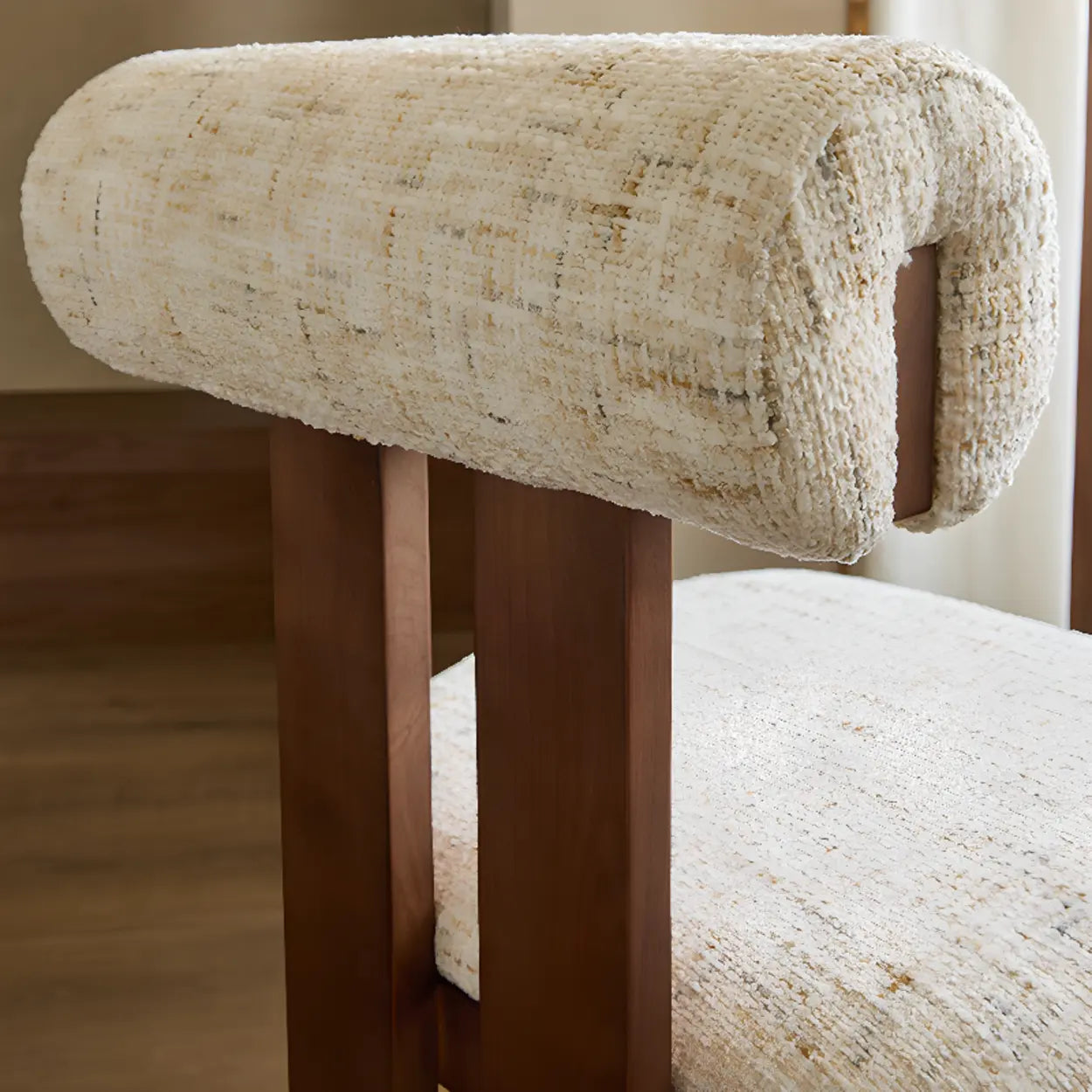 Rustikaler Polster-Esszimmerstuhl – Offene Lehne & Holzrahmen - Image 14