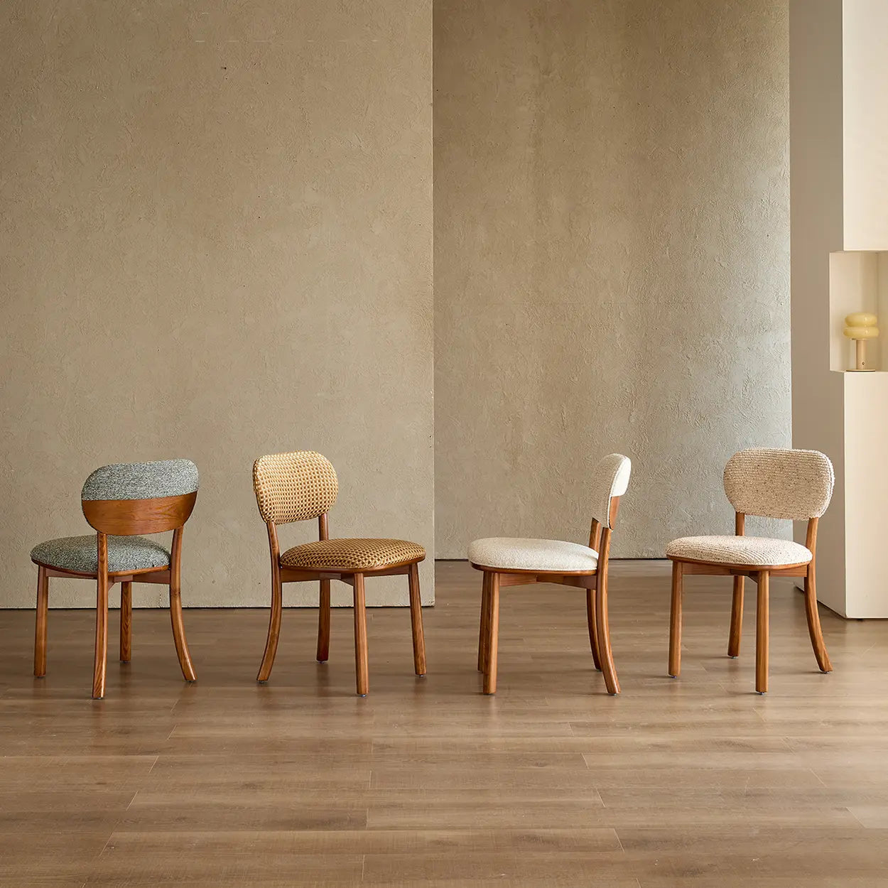 Rustikaler Geflochtener Esszimmerstuhl – Holzrahmen & Offene Lehne - Image 10