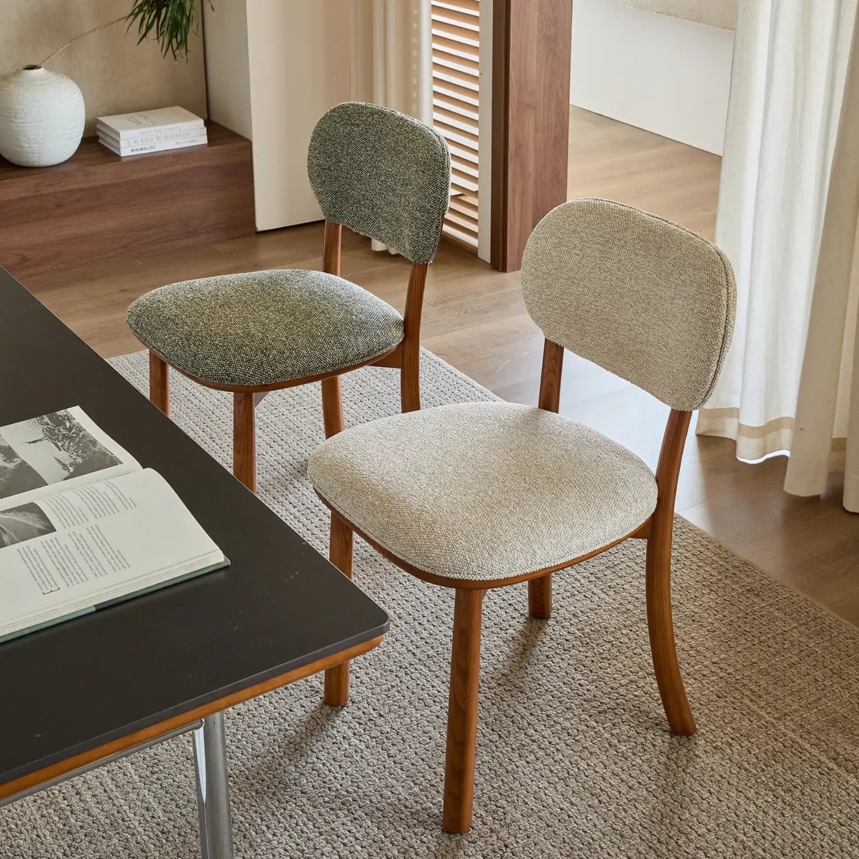 Rustikaler Geflochtener Esszimmerstuhl – Holzrahmen & Offene Lehne